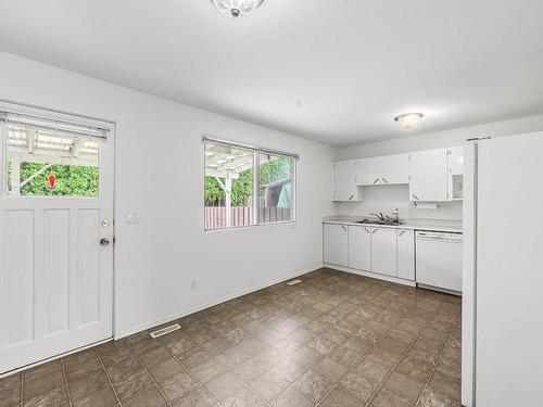 4-1173 Ponlen Street, Kamloops, BC - Indoor Photo Showing Kitchen