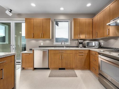 1858 Ironwood Terrace, Kamloops, BC - Indoor Photo Showing Kitchen