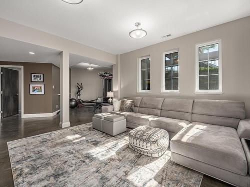 1858 Ironwood Terrace, Kamloops, BC - Indoor Photo Showing Living Room