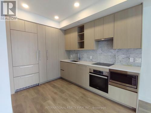 1112 - 95 Mcmahon Drive, Toronto, ON - Indoor Photo Showing Kitchen