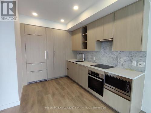 1112 - 95 Mcmahon Drive, Toronto, ON - Indoor Photo Showing Kitchen