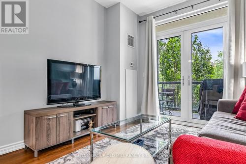 214 - 1135 Royal York Road, Toronto, ON - Indoor Photo Showing Living Room