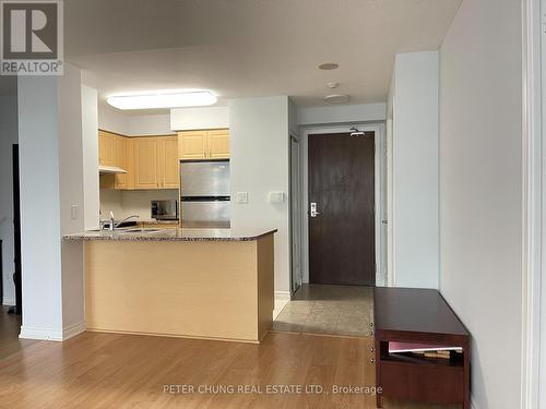 617 - 35 Hollywood Avenue, Toronto, ON - Indoor Photo Showing Kitchen