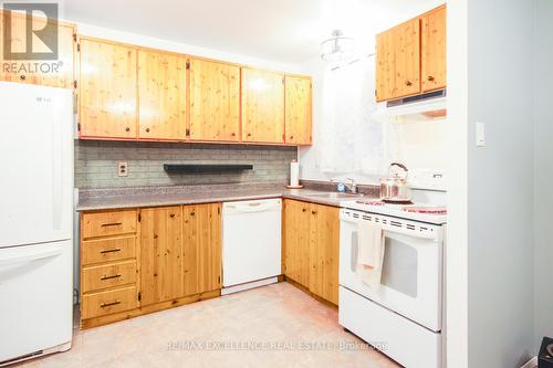 1 Hedgeson Court, Brampton, ON - Indoor Photo Showing Kitchen