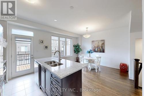 1407 William Halton Parkway, Oakville, ON - Indoor Photo Showing Kitchen With Double Sink With Upgraded Kitchen