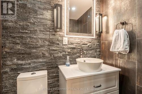 772 Francis Road, Burlington, ON - Indoor Photo Showing Bathroom