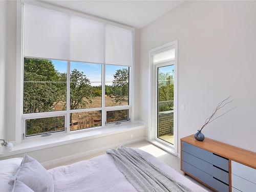 Ph3-2285 Bowker Ave, Oak Bay, BC - Indoor Photo Showing Bedroom