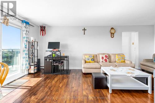 705 - 855 Kennedy Road, Toronto, ON - Indoor Photo Showing Living Room