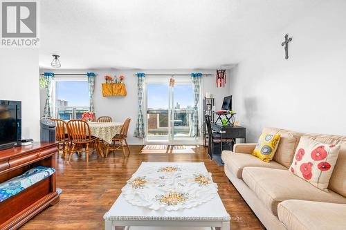 705 - 855 Kennedy Road, Toronto, ON - Indoor Photo Showing Living Room