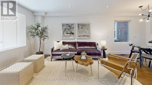 22 Fielding Avenue, Toronto, ON - Indoor Photo Showing Living Room