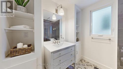 22 Fielding Avenue, Toronto, ON - Indoor Photo Showing Bathroom