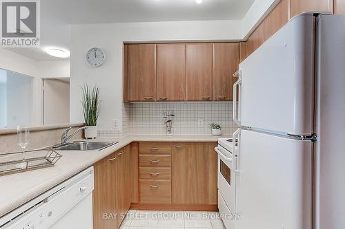 1815 - 38 Lee Centre Drive, Toronto, ON - Indoor Photo Showing Kitchen