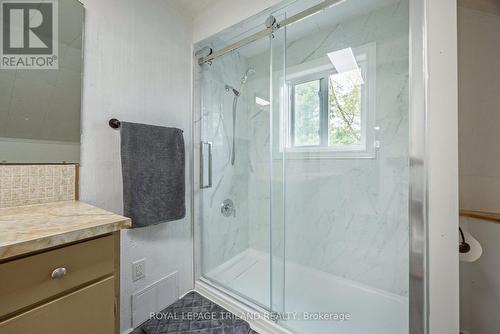 15 Cora Street, St. Thomas, ON - Indoor Photo Showing Bathroom