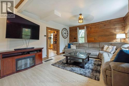 15 Cora Street, St. Thomas, ON - Indoor Photo Showing Living Room