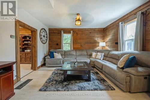 15 Cora Street, St. Thomas, ON - Indoor Photo Showing Living Room