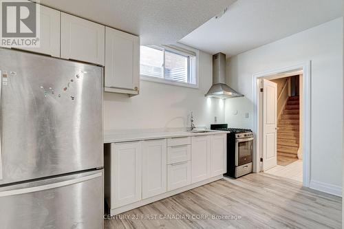 2808 Heardcreek Trail, London, ON - Indoor Photo Showing Kitchen