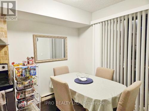 520 - 1000 Cedarglen Gate, Mississauga, ON - Indoor Photo Showing Dining Room