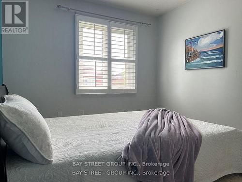 1744 Delderfield Crescent, Mississauga, ON - Indoor Photo Showing Bedroom