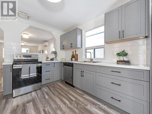 1098 Eastmount Avenue, Mississauga, ON - Indoor Photo Showing Kitchen With Double Sink With Upgraded Kitchen