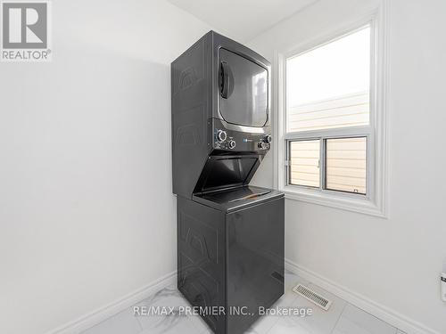 1098 Eastmount Avenue, Mississauga, ON - Indoor Photo Showing Laundry Room