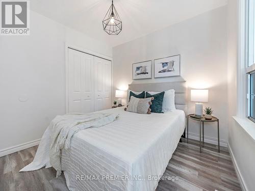 1098 Eastmount Avenue, Mississauga, ON - Indoor Photo Showing Bedroom