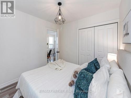 1098 Eastmount Avenue, Mississauga, ON - Indoor Photo Showing Bedroom