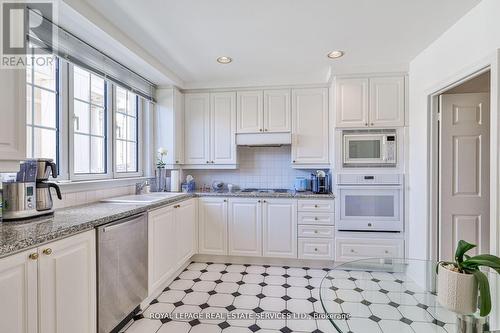 129 - 2289 Lake Shore Boulevard W, Toronto, ON - Indoor Photo Showing Kitchen