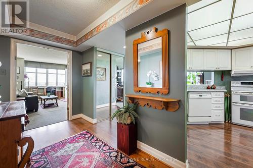 1109 - 320 Mill Street S, Brampton, ON - Indoor Photo Showing Kitchen