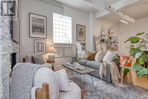 204 - 99 Chandos Avenue, Toronto, ON - Indoor Photo Showing Living Room