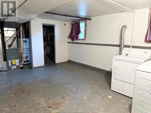 3610 Woodland, Windsor, ON - Indoor Photo Showing Laundry Room