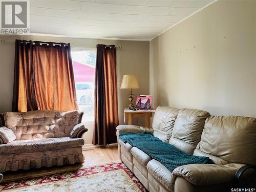 113 6Th Street N, Nipawin, SK - Indoor Photo Showing Living Room