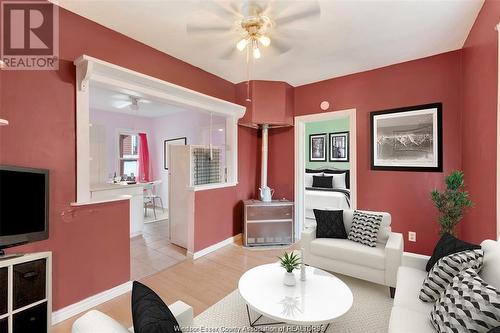 1127 Hickory Road, Windsor, ON - Indoor Photo Showing Living Room