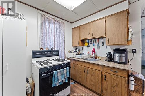 1127 Wellington Avenue, Windsor, ON - Indoor Photo Showing Kitchen