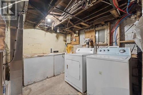 1127 Wellington Avenue, Windsor, ON - Indoor Photo Showing Laundry Room