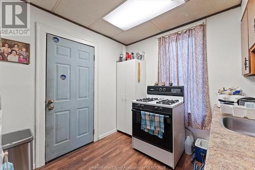 1127 Wellington Avenue, Windsor, ON - Indoor Photo Showing Kitchen