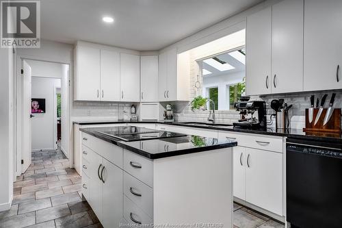 3073 Centennial Crescent, Kingsville, ON - Indoor Photo Showing Kitchen