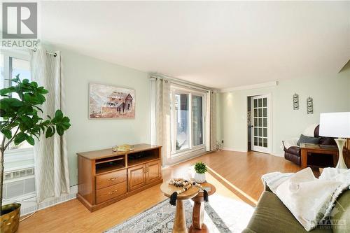 1081 Ambleside Drive Unit#202, Ottawa, ON - Indoor Photo Showing Living Room