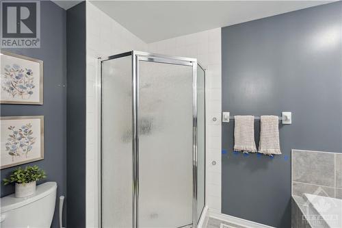 ensuite w. shower - 136 Quito Private, Ottawa, ON - Indoor Photo Showing Bathroom