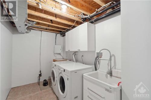 laundry room - 136 Quito Private, Ottawa, ON - Indoor Photo Showing Laundry Room