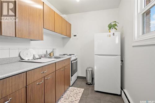 424 3Rd Avenue N, Saskatoon, SK - Indoor Photo Showing Kitchen