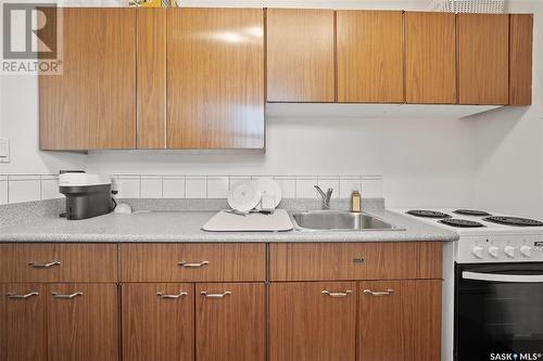 424 3Rd Avenue N, Saskatoon, SK - Indoor Photo Showing Kitchen