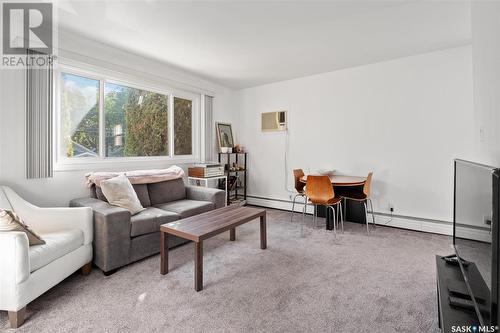 424 3Rd Avenue N, Saskatoon, SK - Indoor Photo Showing Living Room