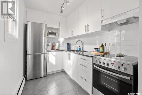 424 3Rd Avenue N, Saskatoon, SK - Indoor Photo Showing Kitchen With Upgraded Kitchen