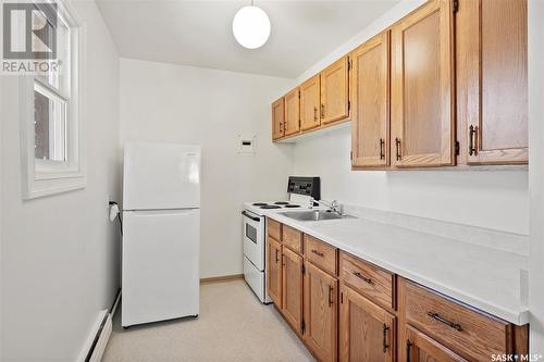 424 3Rd Avenue N, Saskatoon, SK - Indoor Photo Showing Kitchen