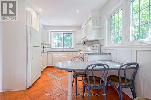 31 Ringwood Crescent, Toronto, ON - Indoor Photo Showing Kitchen