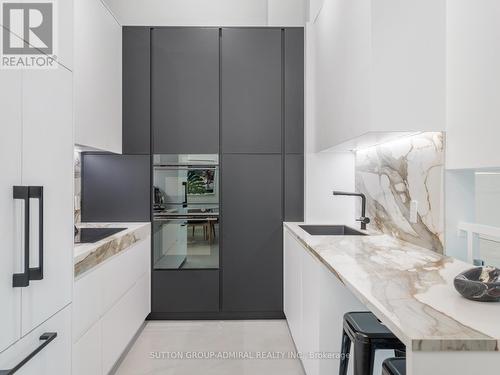 134 - 380 Macpherson Avenue, Toronto, ON - Indoor Photo Showing Kitchen