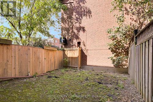 652 Adelaide Street W, Toronto, ON - Outdoor