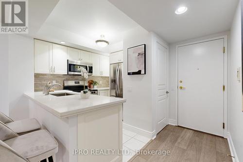 1807 - 5 Northtown Way, Toronto, ON - Indoor Photo Showing Kitchen