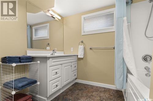 3527 Allen Avenue, Regina, SK - Indoor Photo Showing Bathroom