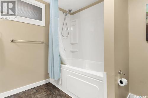 3527 Allen Avenue, Regina, SK - Indoor Photo Showing Bathroom